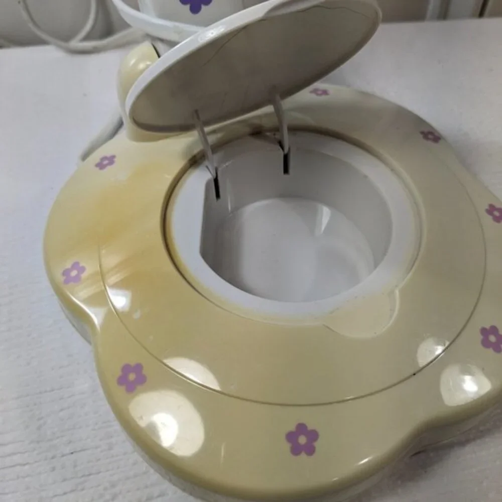 Hello Kitty Lighted Make-Up Mirror vanity magnifying electric‎ folding Emerson